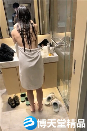[国产剧情]新疆美女酒店私拍，粉嫩高颜值，明星脸，超清画质抠穴洗澡